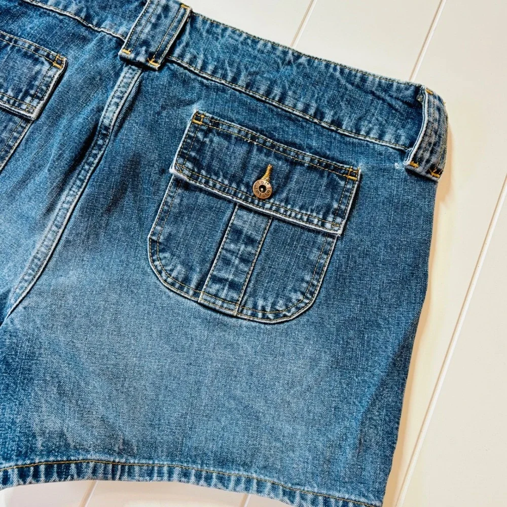 Vintage Women's Y2K Low Rise Denim Shorts Medium Wash Utility Pocket Size 18
